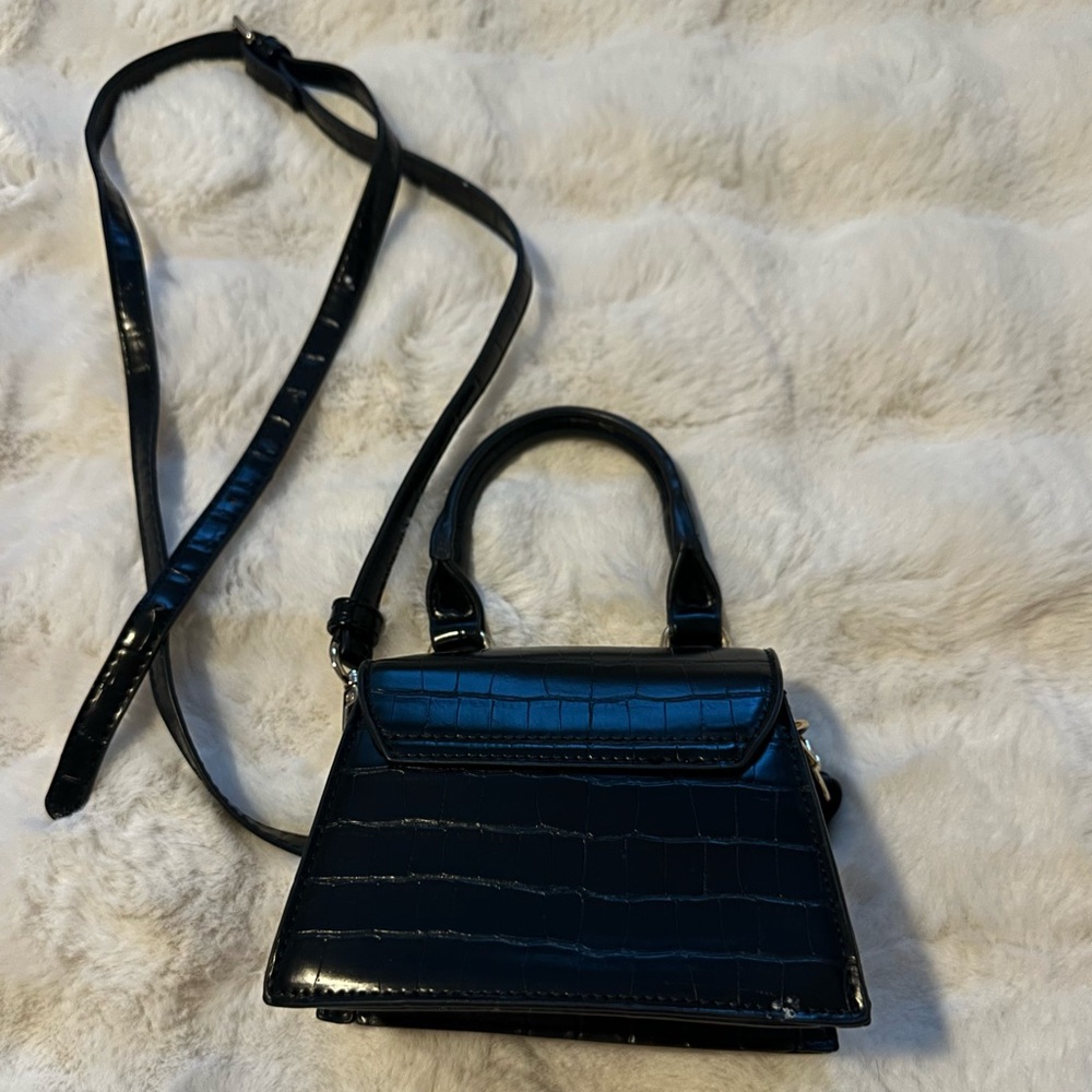 Urban Expressions Black Croc Embossed Mini Top Handle Crossbody Bag - Picture 4 of 7